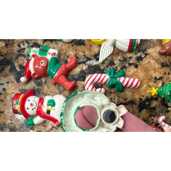 VTG J.S.N.Y. 12 Miniature Plastic Christmas Holiday Magnets w/ Original Tin - Picture 8 of 8